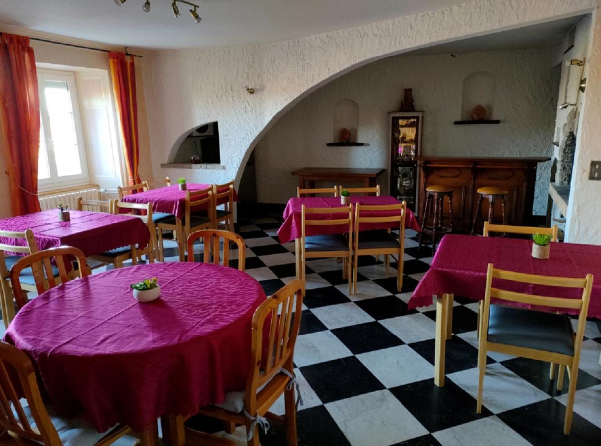Nozeroy Hotel Les Remparts מראה חיצוני תמונה